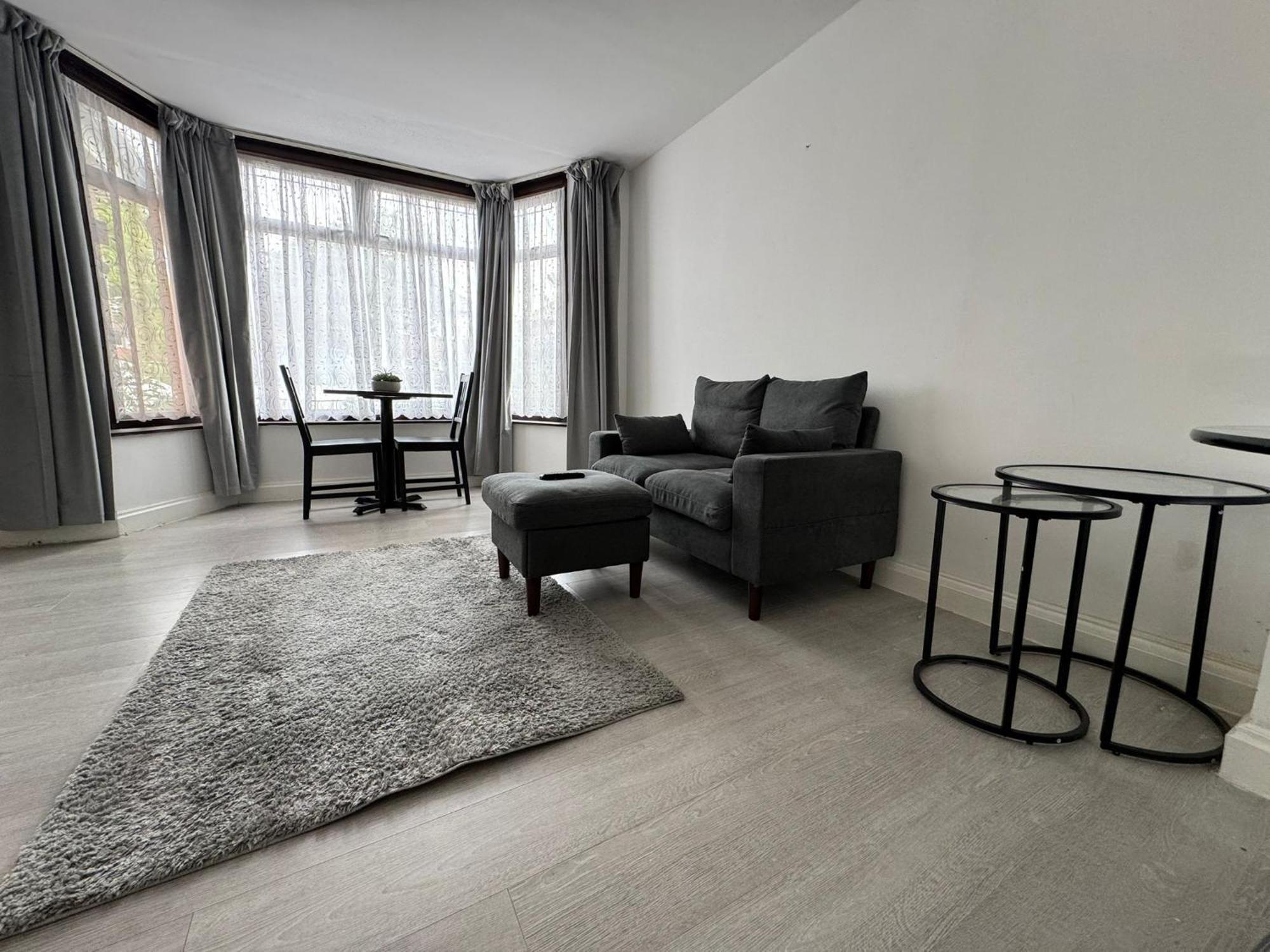 Spacious In Golders Estate 1 London