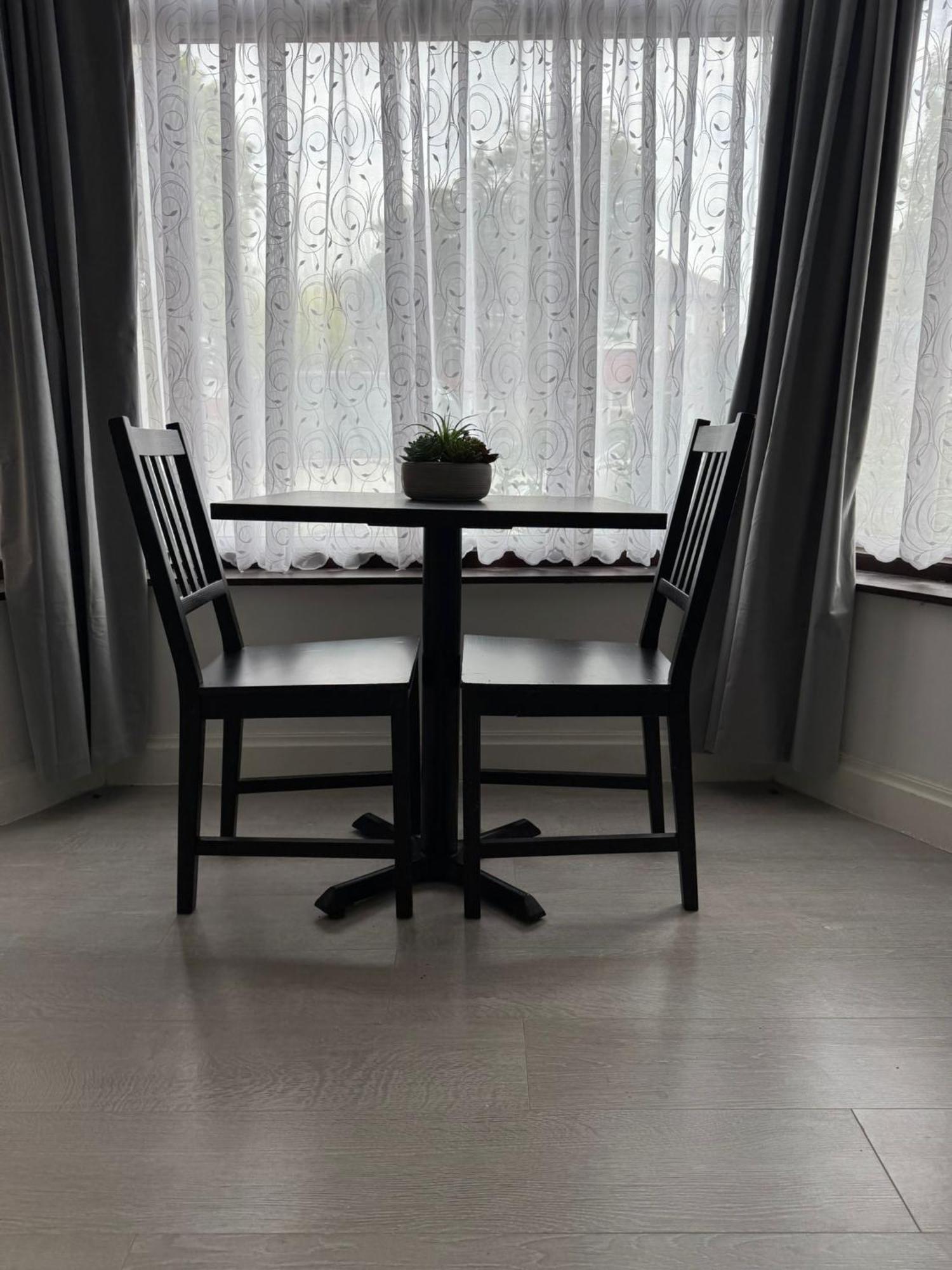 Apartment Spacious In Golders Estate 1