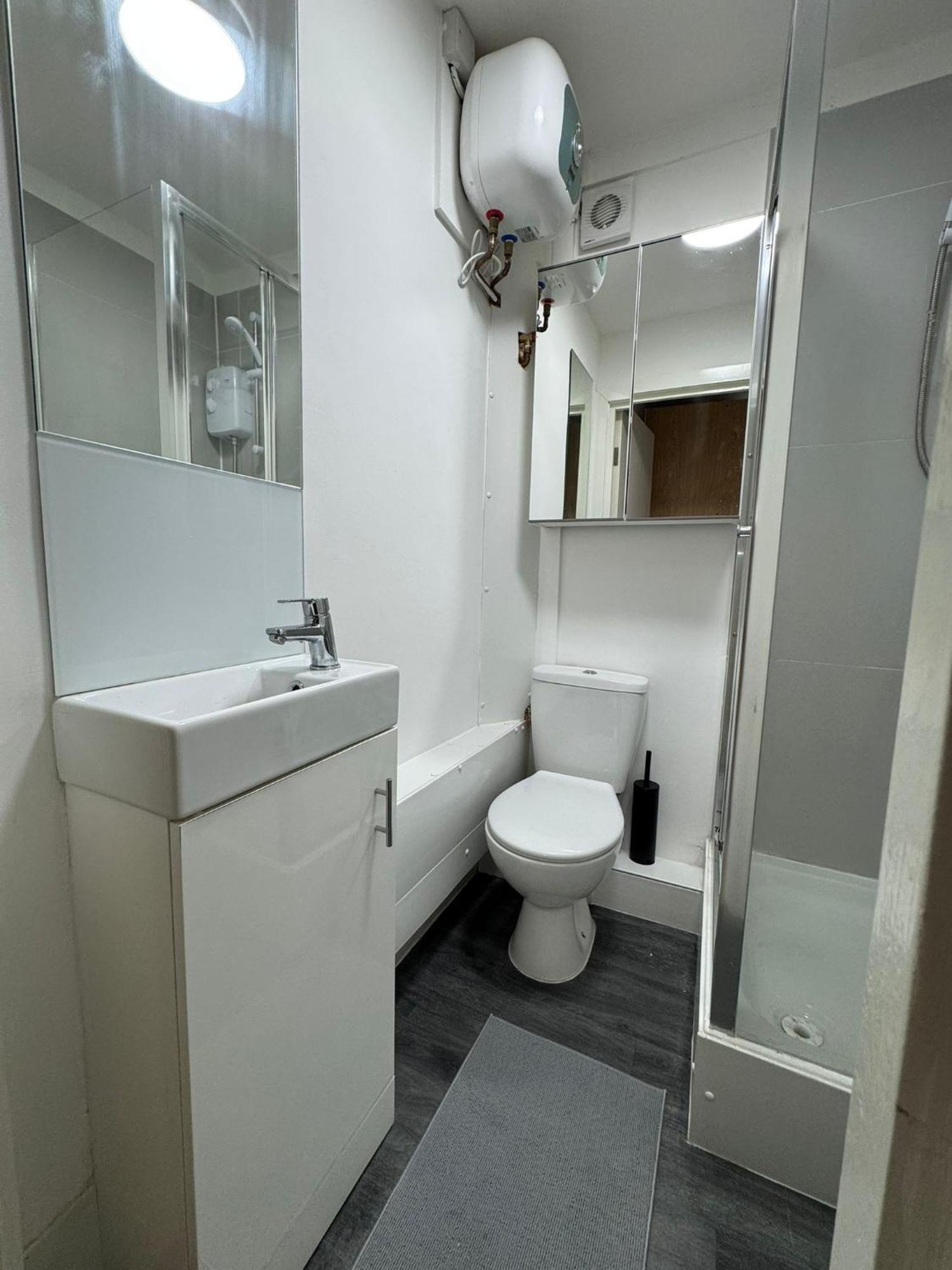 Apartment Spacious In Golders Estate 1 London