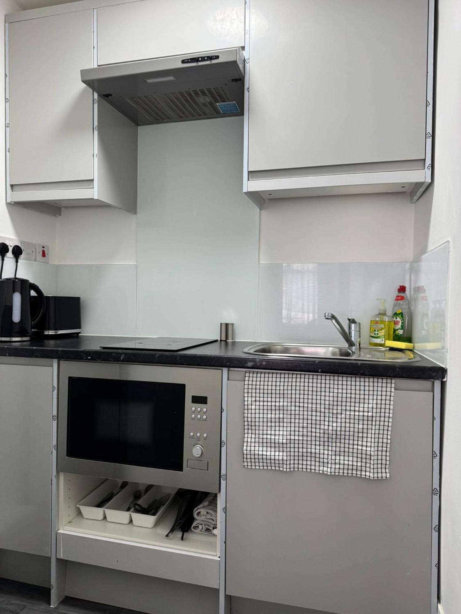 Spacious In Golders Estate 1 *