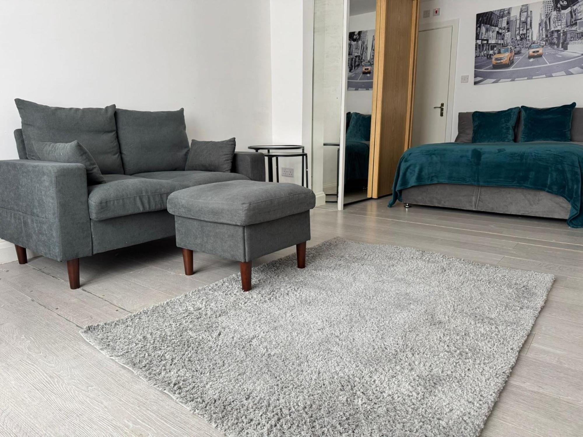Spacious In Golders Estate 1 London