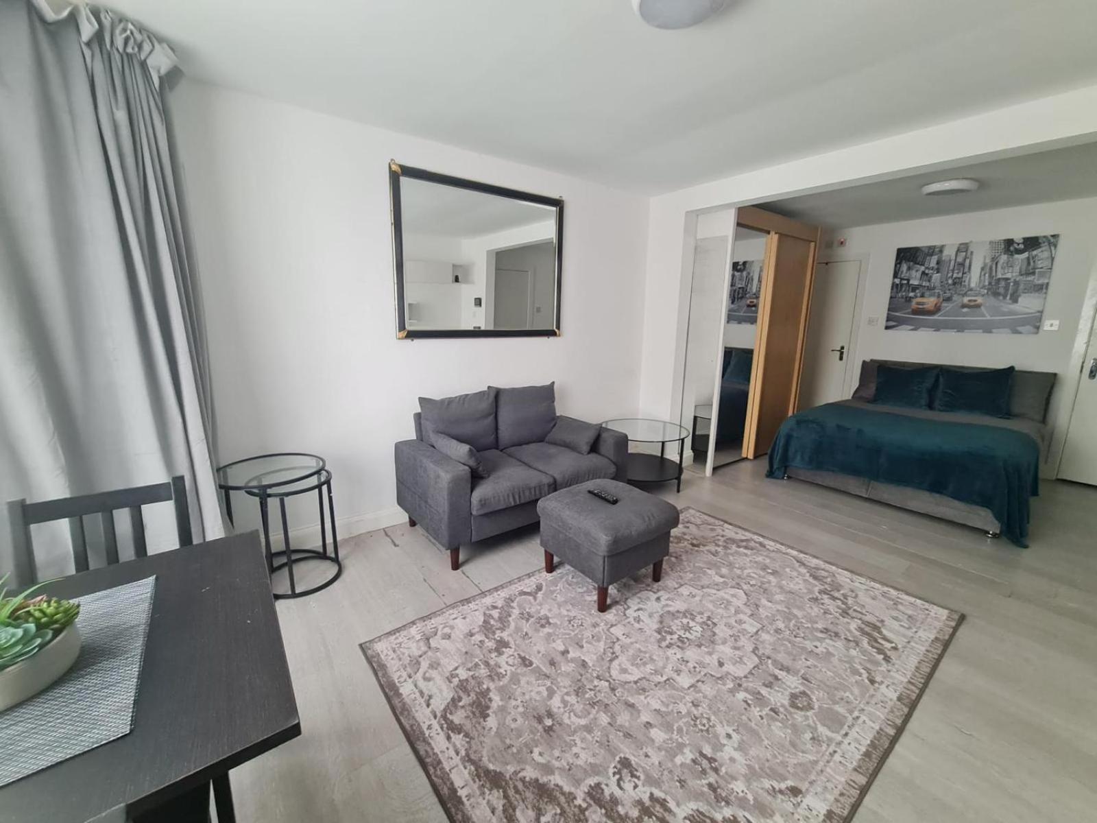 Spacious In Golders Estate 1 Apartment London
