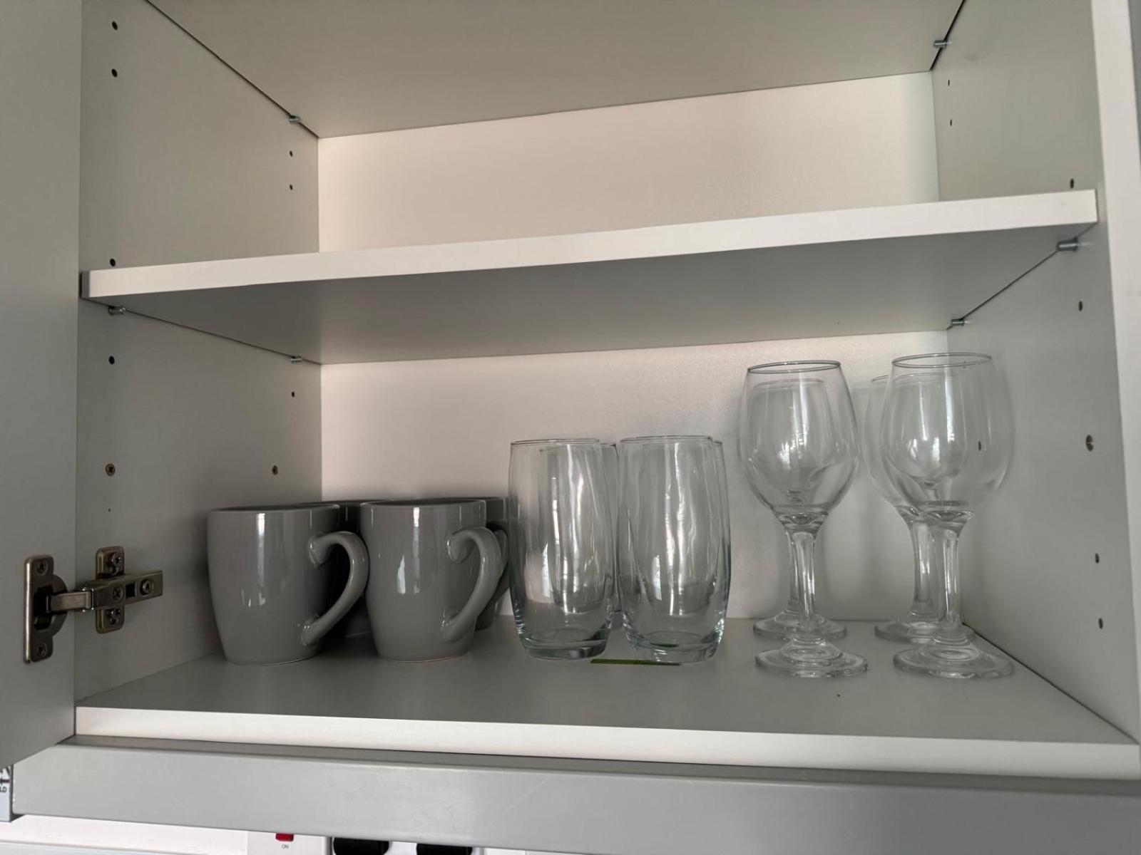 Spacious In Golders Estate 1 Apartment *